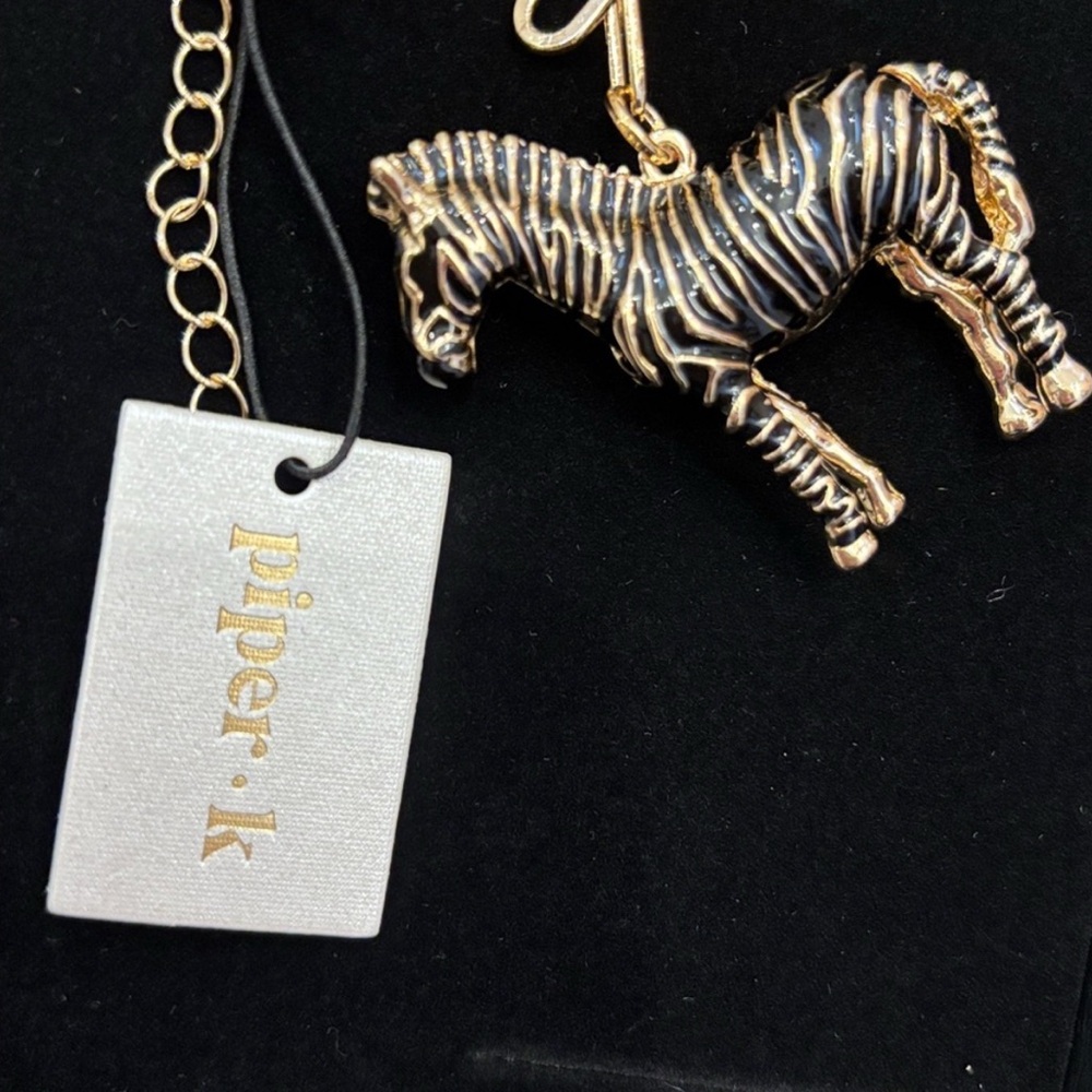 NWT ⚜️🦓⚜️ Piper K Beautiful Zebra Pendant Chain Necklace - Picture 6 of 7